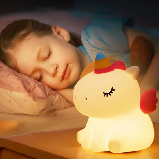 Bebe veilleuse magique pour moment de coucher agréable