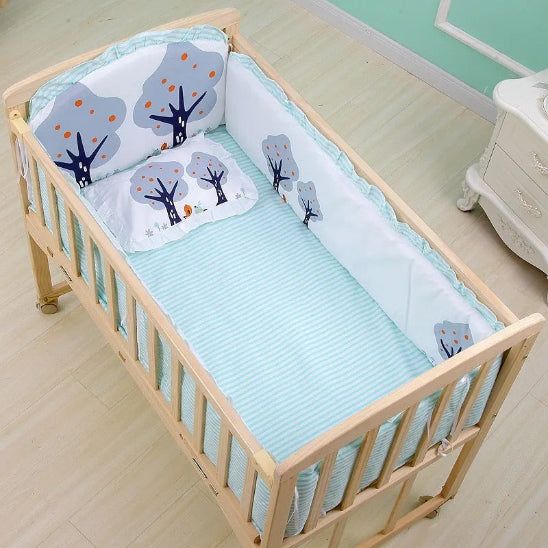 Contour lit de bebe nid cocon embellissant avec les arbres et rayures