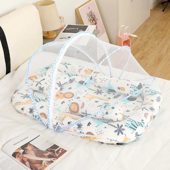 Lit en toile pour bebe bleu ciel blanc motif animal