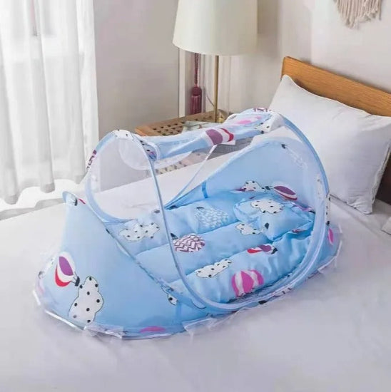 Lit pour bebe en toile ballon bleu compacte