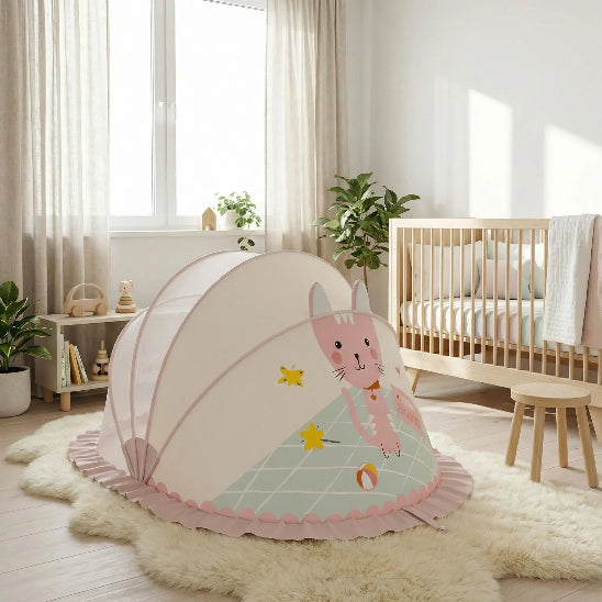 Lit pour bebe en toile motif chat apporte touche élégance