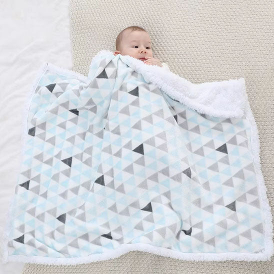 couverture bebe doux sur la peau de bébé