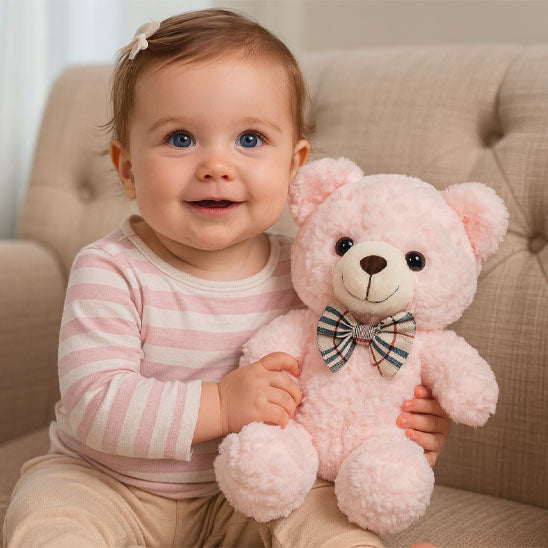 Ours en peluche réconfortant apporte sourire au bébé