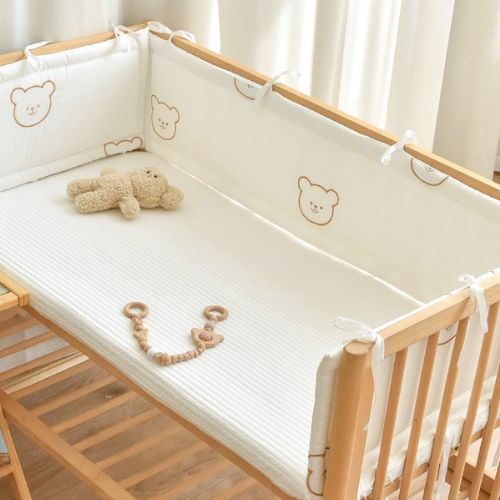 tour de lit bebe motif ours facile a entretenir
