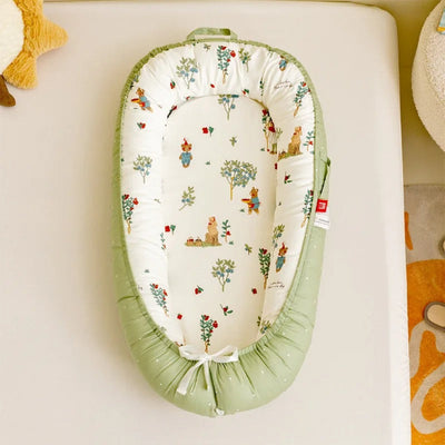 Bebe reducteur de lit parois rembourrée procure contact permanent à bébé