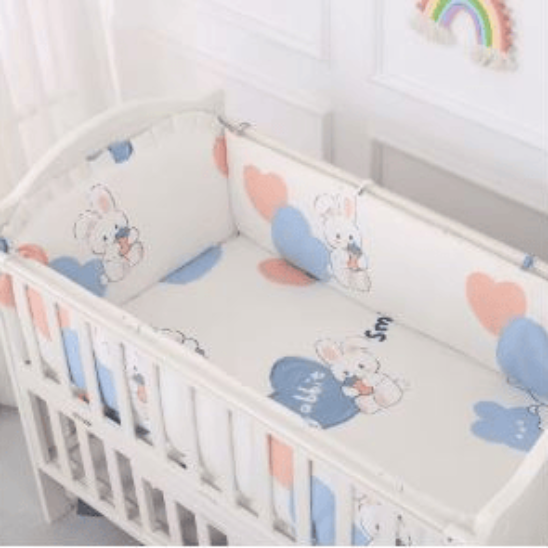 Coussin tour de lit bébé fille blanc motif coeur lapin