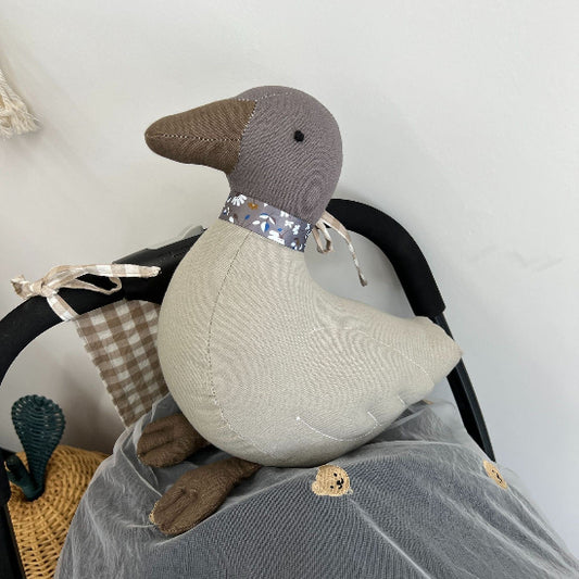 Doudou bebe garcon mignon utilisé comme décoration