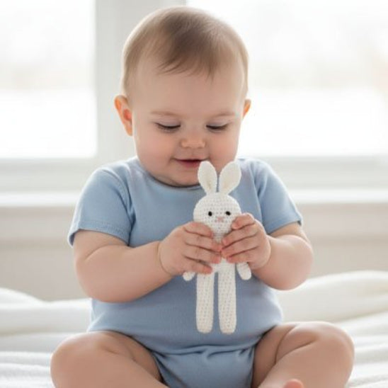 Doudou lapin confident doux réconfortant bébé