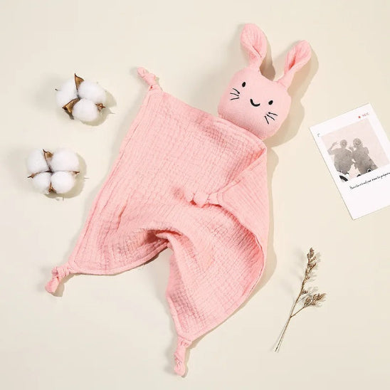Doudou lapin rose conception hybride entre doudou et lange
