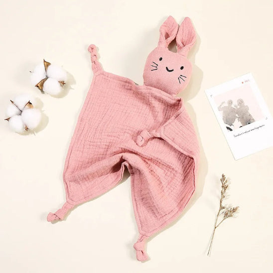 Doudou lapin rose surface agréable au toucher même après plusieurs lavages