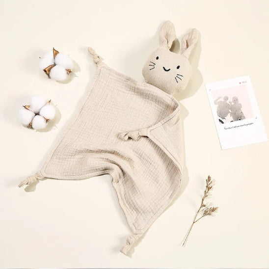Lapin doudou fibre bambou offre sensation apaisante sur peau bébé