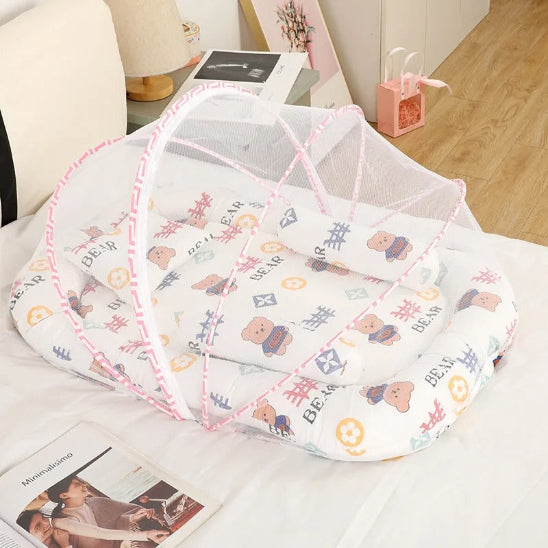 Lit en toile pour bebe blanc rose pastel motif multicolore