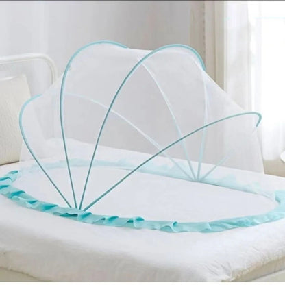 Lit pour bebe en toile vert pliable finition dentelle