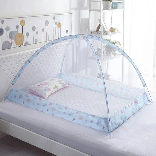 Lit toile pour bebe bleu filet forme arrondi au dessus