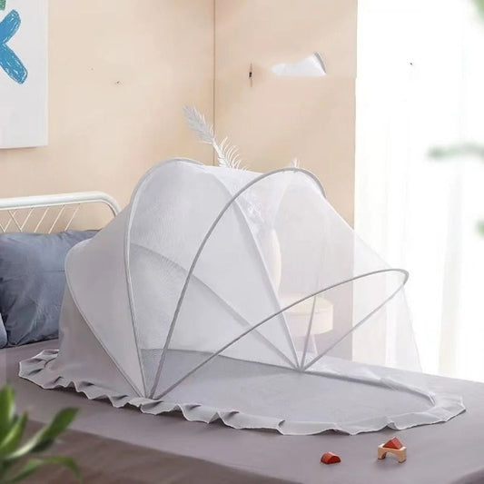 Lit toile pour bebe gris avec finition dentelle