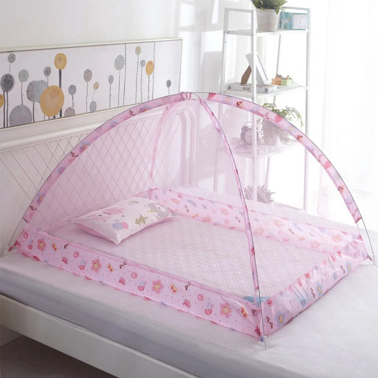 Lit toile pour bebe structure pliable se range facilement.