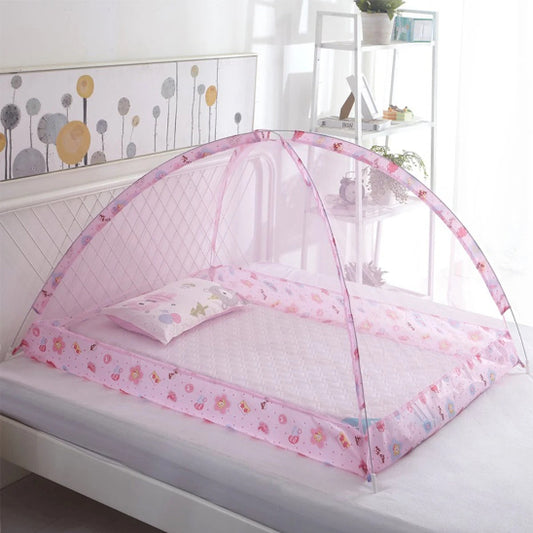 Lit toile pour bebe structure pliable se range facilement.