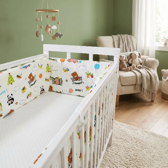 Tour de berceau blanche motif multicolore