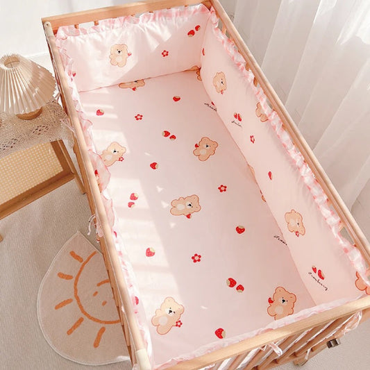 Tour de lit 70*140 ourson fleuri avec fraise comme motif mignon