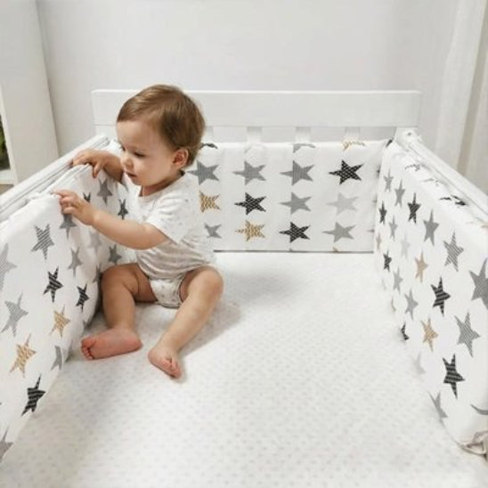Tour de lit bébé cocon protecteur douce protège bébé contre choc entre barreau
