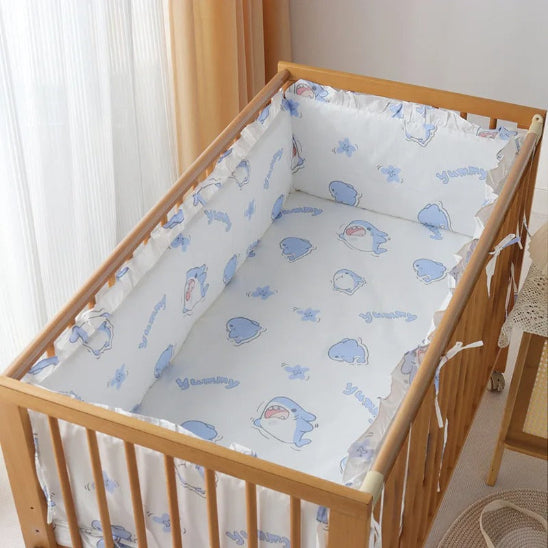 Tour de lit bébé complet requin nous fait plonger dans l'univers féerique des océans