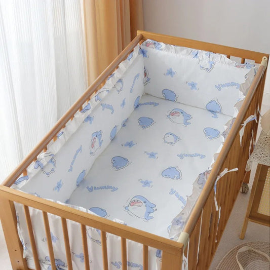 Tour de lit bébé complet requin nous fait plonger dans l'univers féerique des océans