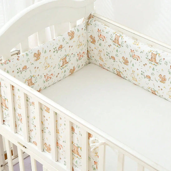 Tour de lit bébé écru clair apporte touche élegante au lit bébé