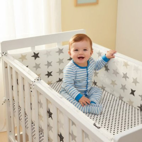 Tour de lit bébé sécurisant douillet empêchant bébé de glisser entre barreaux