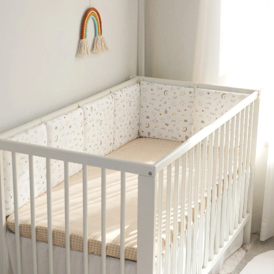 Tour de lit coussin blanc motif lune étoiles