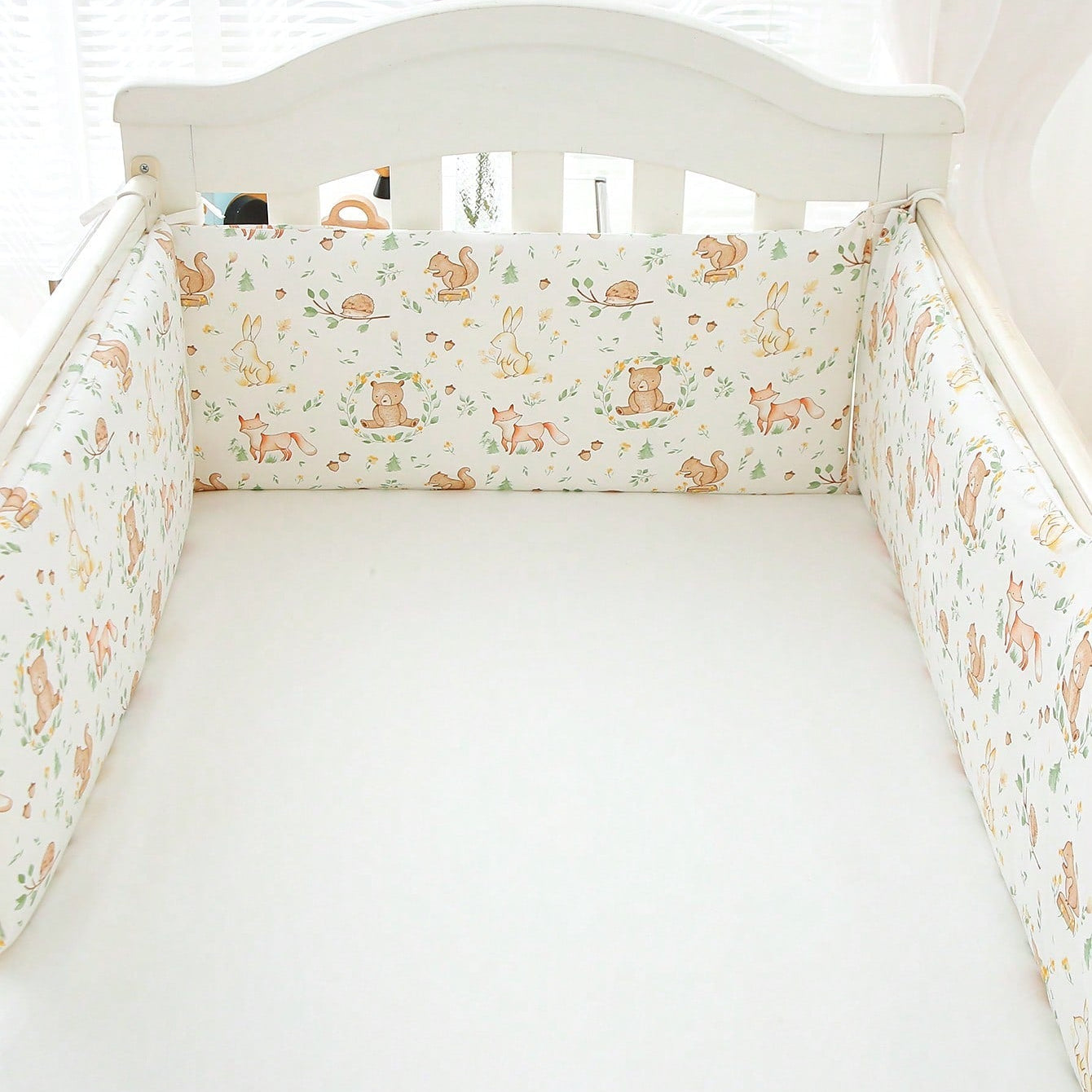 Tour de lit garcon blanc animal épuré