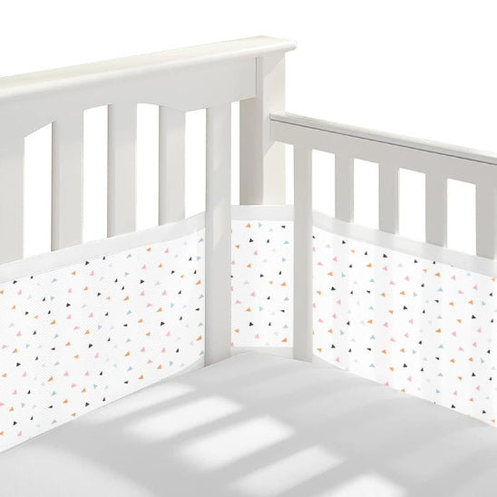 Tour de lit protection douce pour meilleure respirabilité.