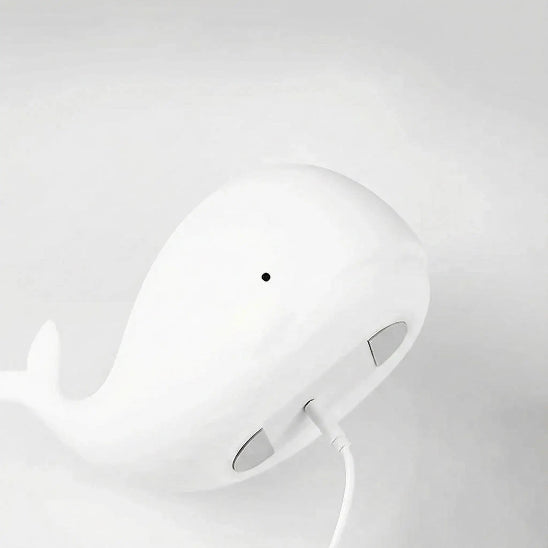 Veilleuse baleine rechargeable grâce à son port USB