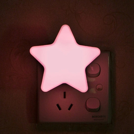 Veilleuse murale bebe design compacte libère espace dans la chambre bébé