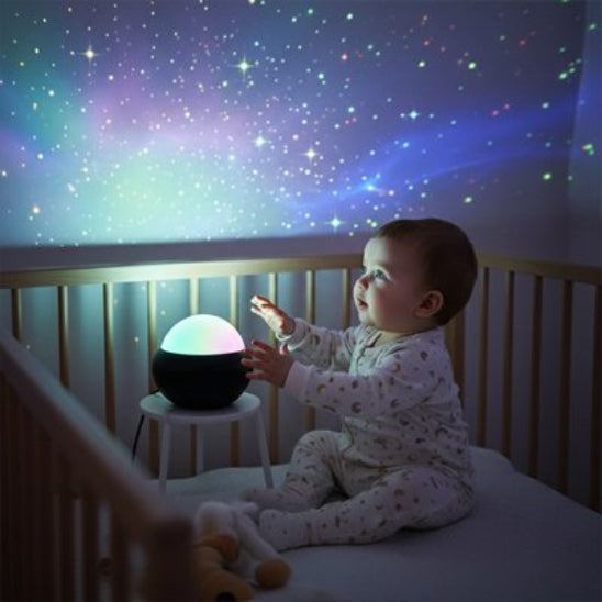 Veilleuse projection immersion céleste 360 degrés crée un univers magique autour de bébé