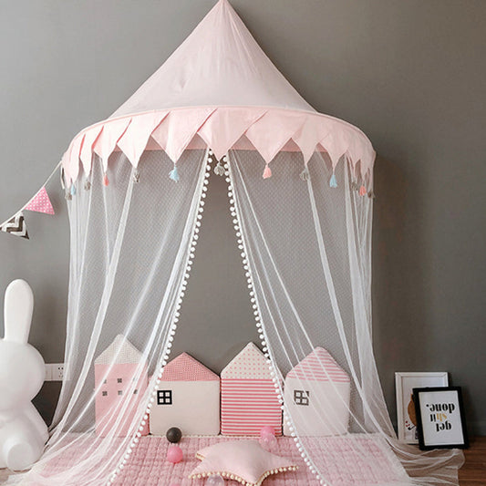 ciel de lit cabane design epuree s'harmonise avec tous les styles de decoration