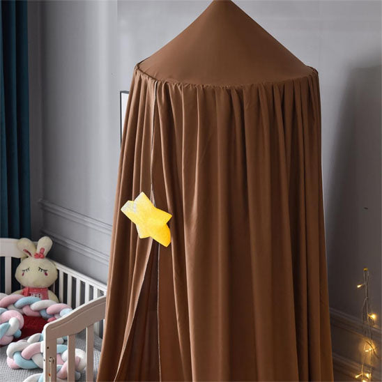 ciel de lit element decoratif ou enfant s'épanouir