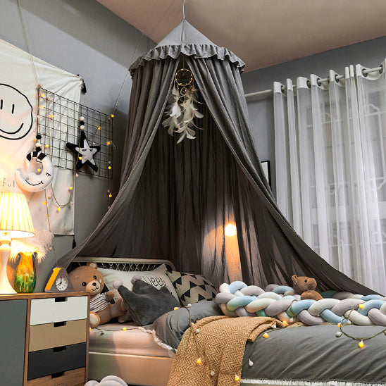 ciel de lit pour fille ornemental rend la chambre plus vivante