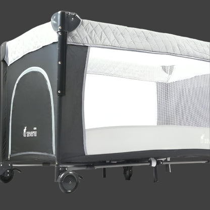 Lit parapluie et matelas hygienique maintient la propreté grâce au material plastique