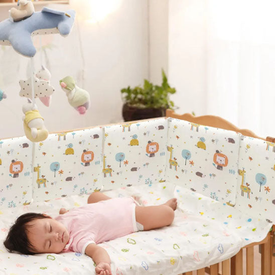 tour de lit bebe motif animal favorise le sommeil bebe